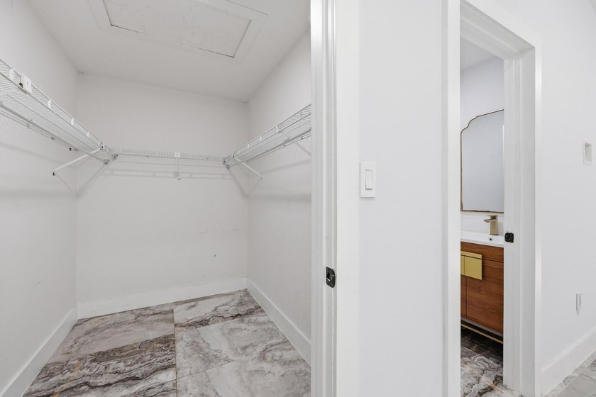 You'll love this beautifully updated corner unit, 2Bedroom - photo 15