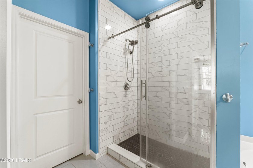 Welcome to this beautifully maintained, move-in-ready 4-bedroom - photo 21
