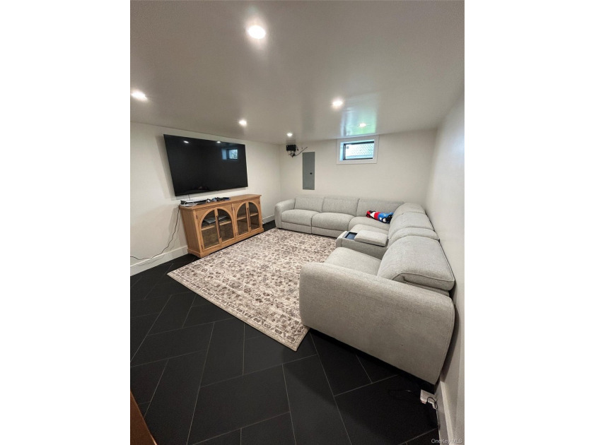 Welcome to this stunning completely detached, gut-renovated - photo 23