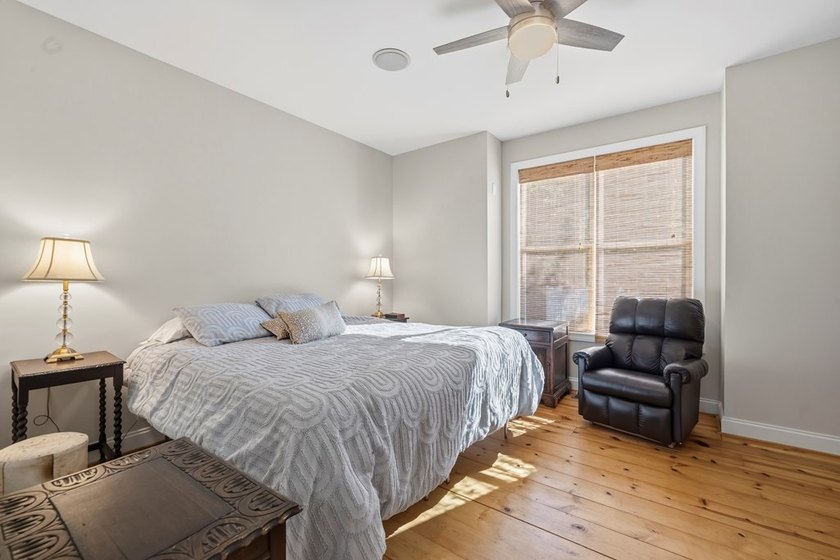 Stunning house on Lake Sinclair! This move in ready property has - photo 28