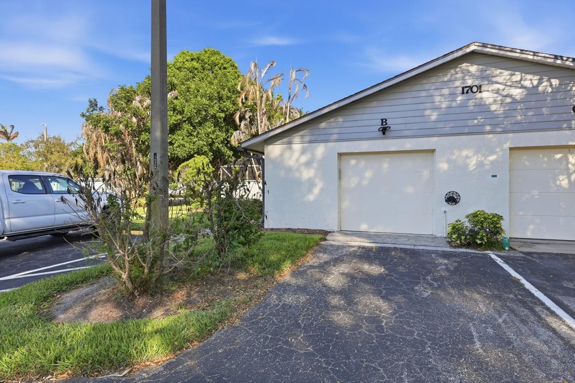 You'll love this beautifully updated corner unit, 2Bedroom - photo 28