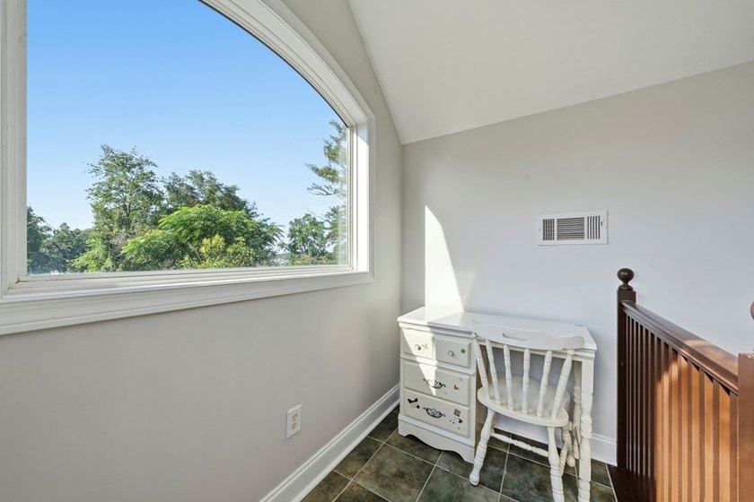 Stunning house on Lake Sinclair! This move in ready property has - photo 44