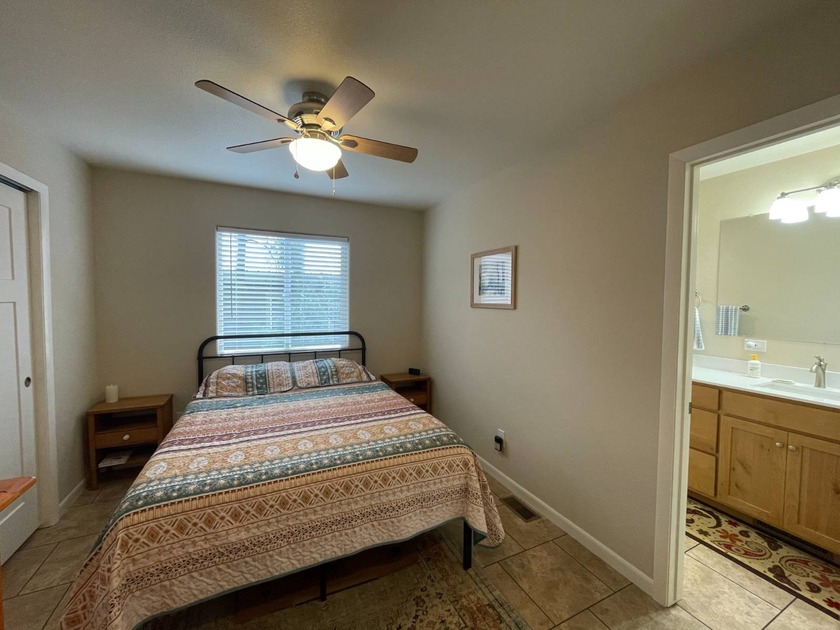 A beautifully appointed park model home that offers everything - photo 7