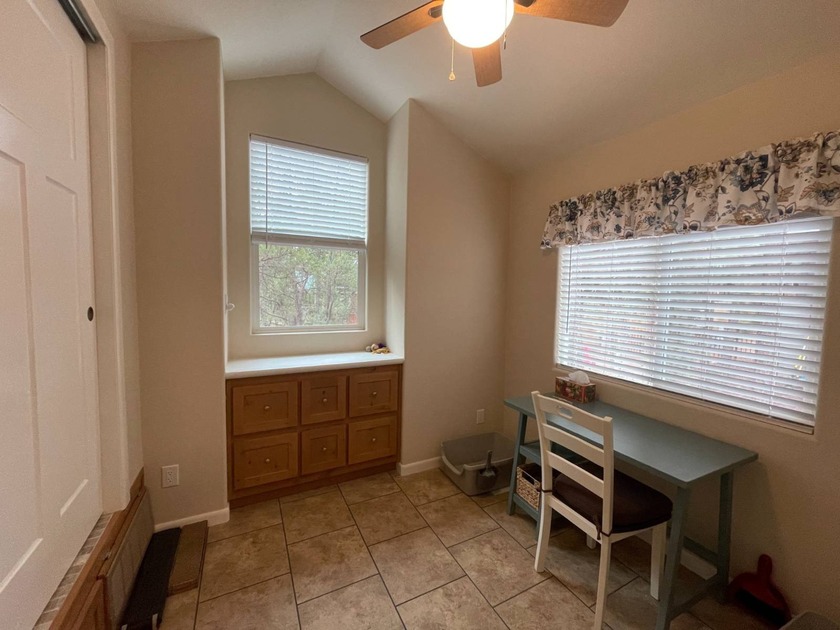 A beautifully appointed park model home that offers everything - photo 8