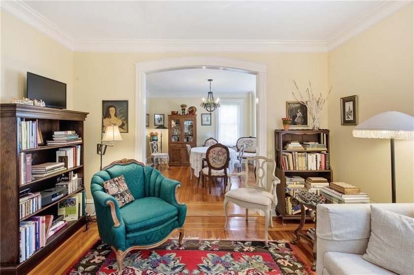 The 6 Brooks Avenue property is ideally located on Aquidneck - photo 14