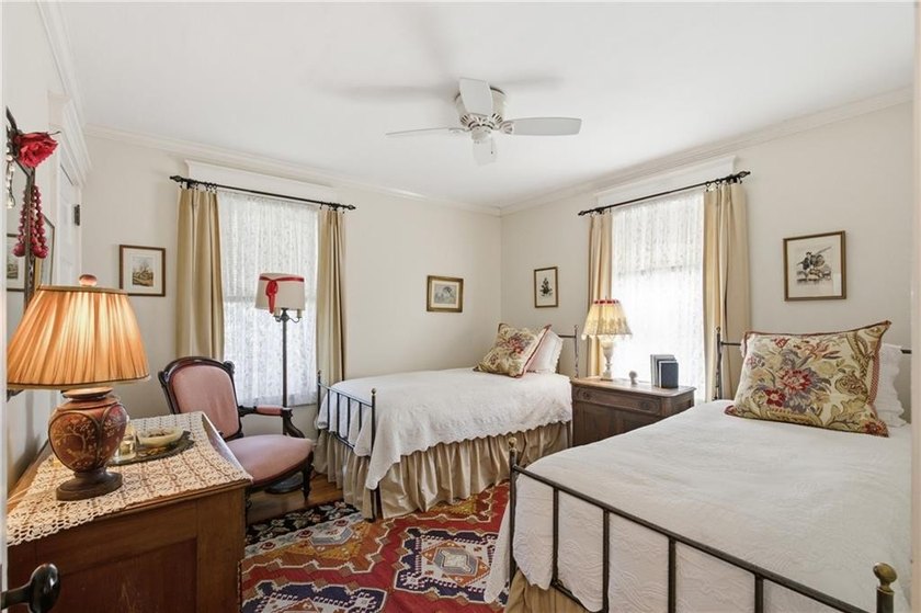 The 6 Brooks Avenue property is ideally located on Aquidneck - photo 18