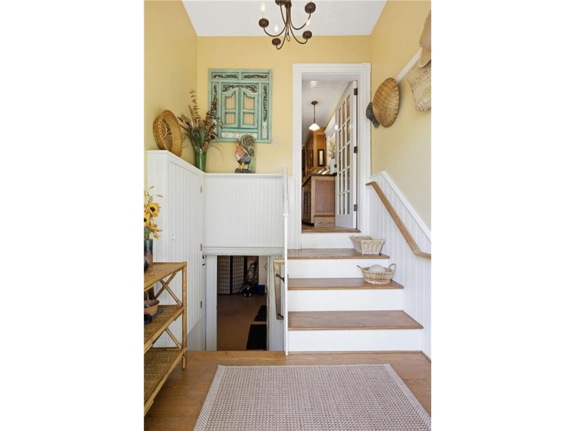 The 6 Brooks Avenue property is ideally located on Aquidneck - photo 25