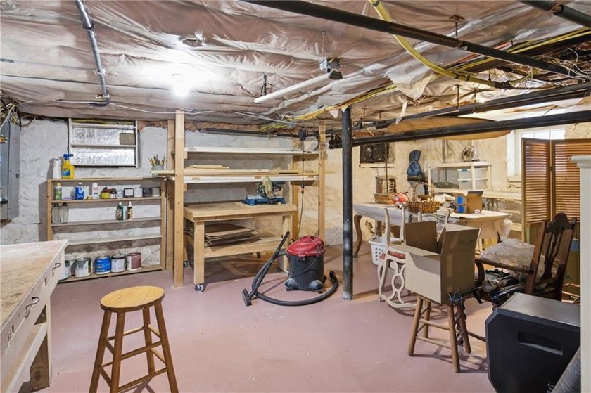 The 6 Brooks Avenue property is ideally located on Aquidneck - photo 28