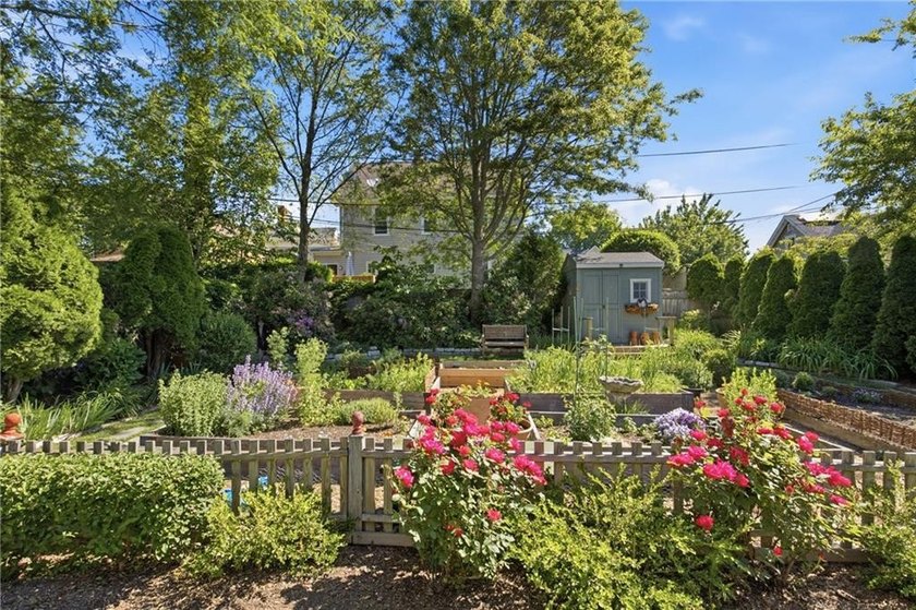 The 6 Brooks Avenue property is ideally located on Aquidneck - photo 35