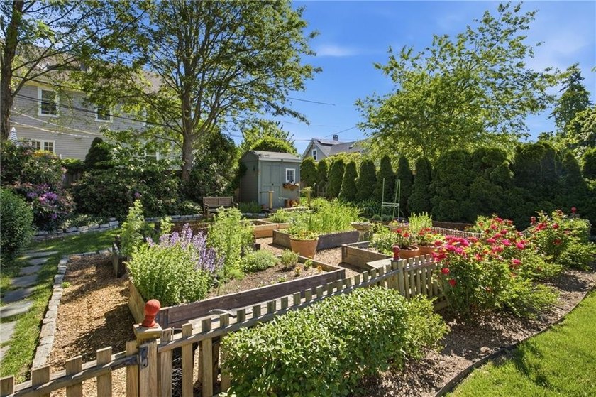 The 6 Brooks Avenue property is ideally located on Aquidneck - photo 36