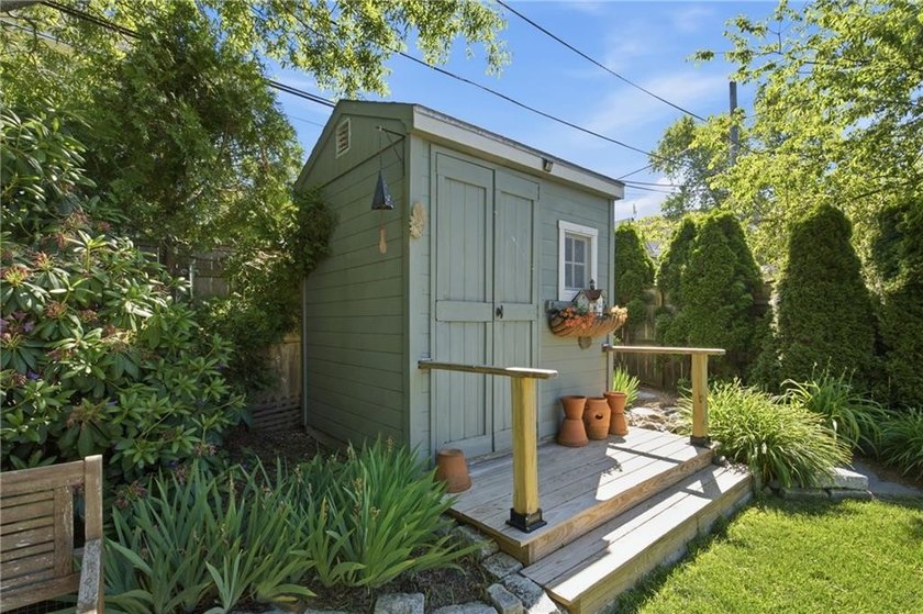 The 6 Brooks Avenue property is ideally located on Aquidneck - photo 37