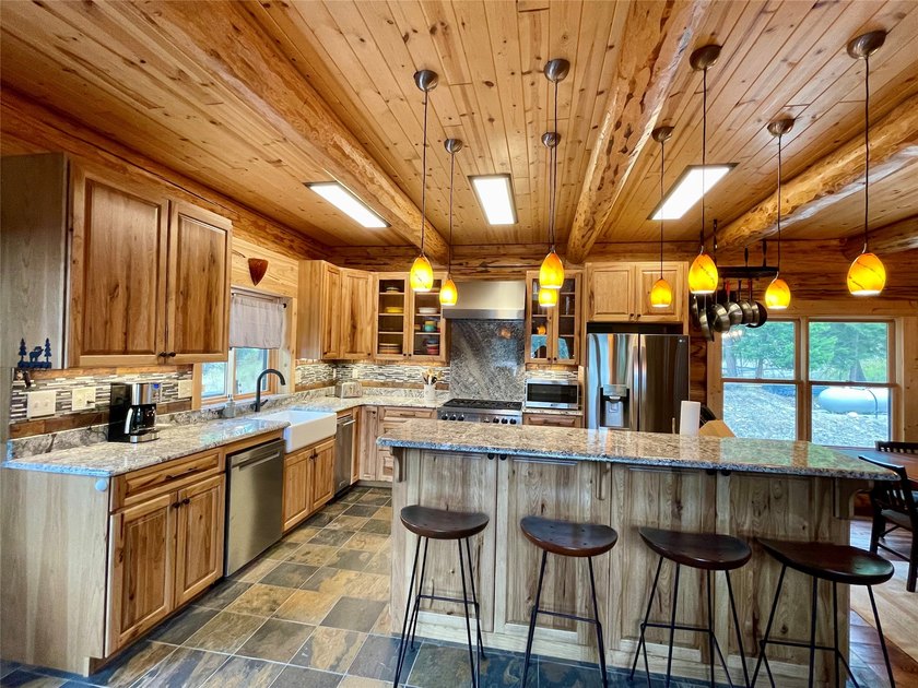 Capture the Montana dream with this stunning, hand-hewn log home - photo 4