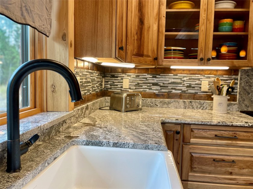 Capture the Montana dream with this stunning, hand-hewn log home - photo 5