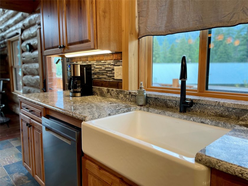 Capture the Montana dream with this stunning, hand-hewn log home - photo 6