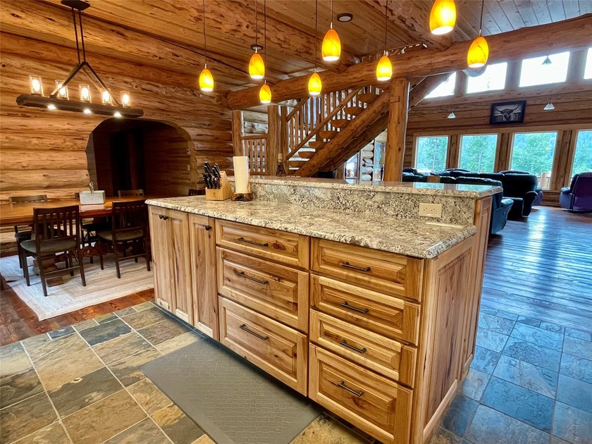 Capture the Montana dream with this stunning, hand-hewn log home - photo 7