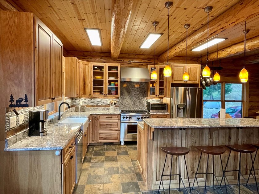 Capture the Montana dream with this stunning, hand-hewn log home - photo 9