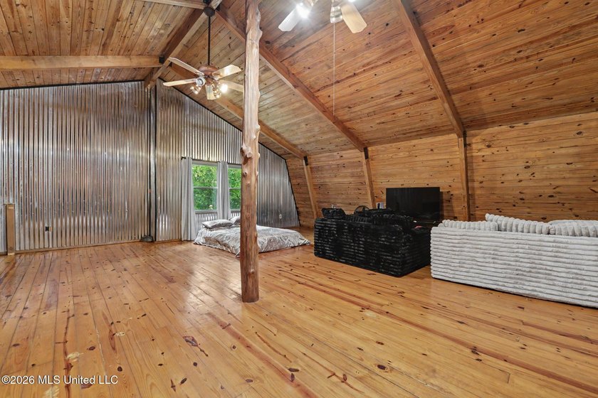 Log-style home on 3.1 country acres in Woolmarket. 3 bed, 2.5 - photo 16