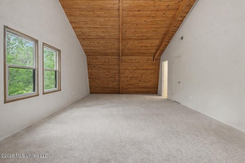 Log-style home on 3.1 country acres in Woolmarket. 3 bed, 2.5 - photo 20
