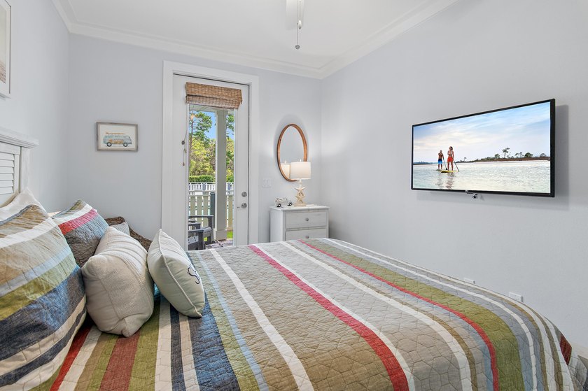 Ideally positioned overlooking the pool and just a short walk - photo 24