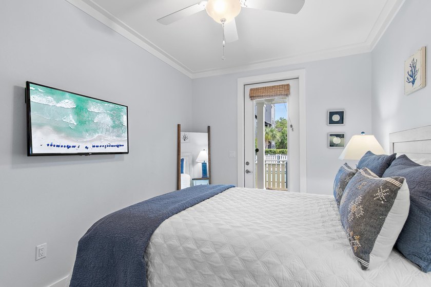 Ideally positioned overlooking the pool and just a short walk - photo 29