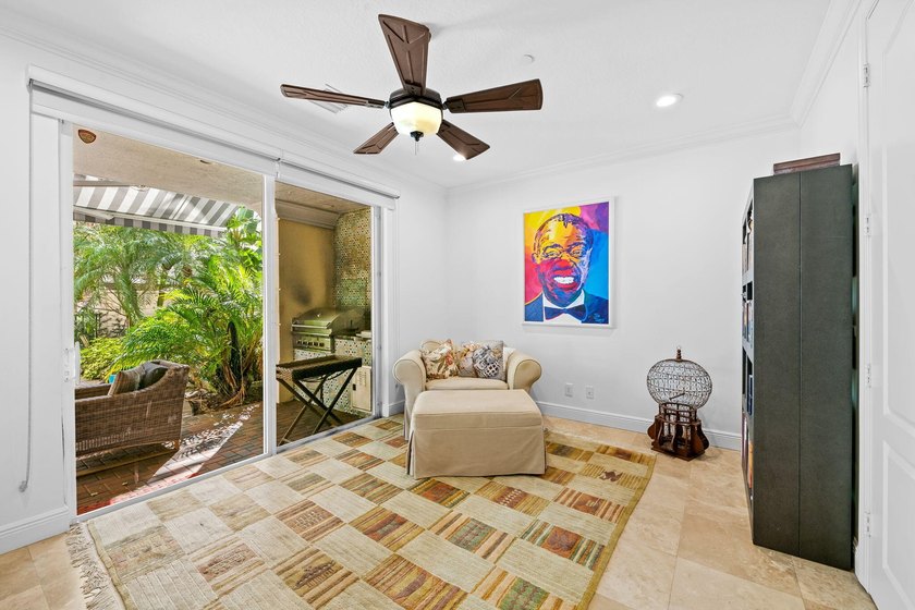 Welcome to this beautifully appointed, modified Bellavita model - photo 4