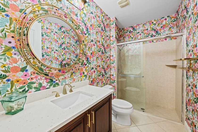 Welcome to this beautifully appointed, modified Bellavita model - photo 6