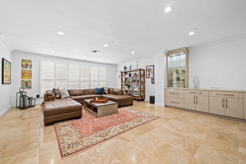 Welcome to this beautifully appointed, modified Bellavita model - photo 7