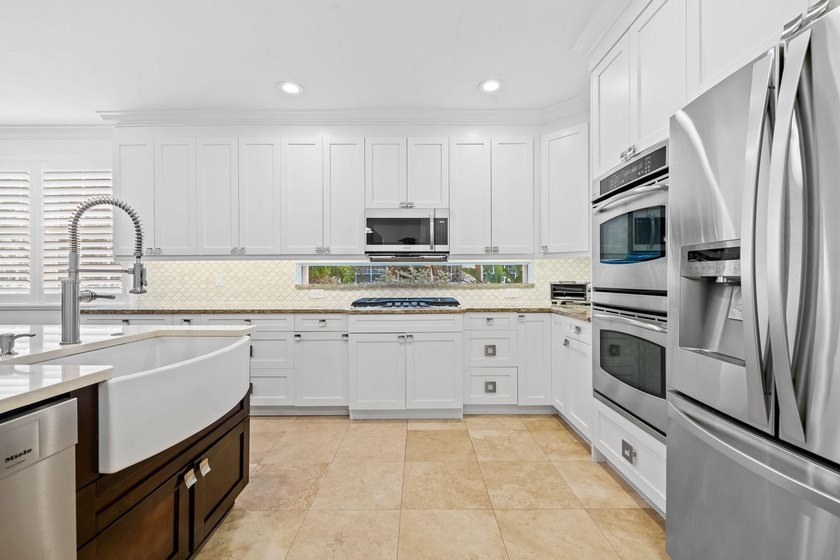 Welcome to this beautifully appointed, modified Bellavita model - photo 9