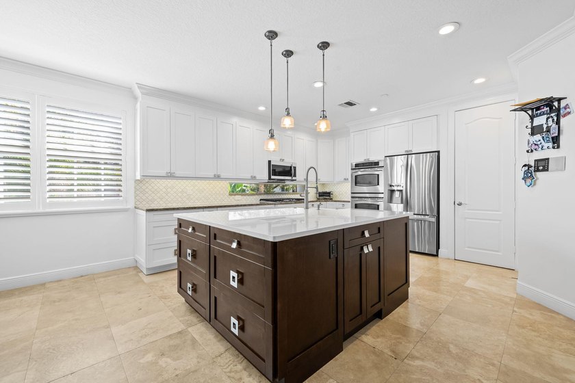 Welcome to this beautifully appointed, modified Bellavita model - photo 10