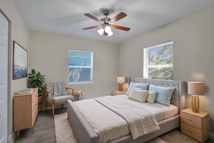 Beautiful 3/2 Single family home in Oakland park! Nicely - photo 11