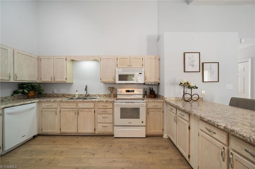 Enjoy effortless one-level living at Carmel by the Lake - photo 13
