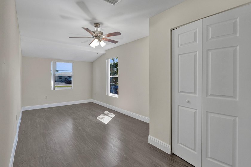 Beautiful 3/2 Single family home in Oakland park! Nicely - photo 15