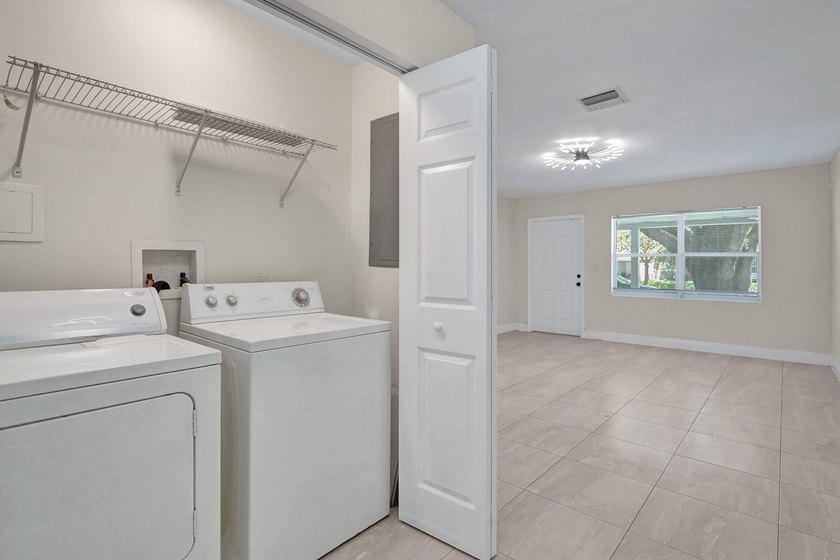 Beautiful 3/2 Single family home in Oakland park! Nicely - photo 20