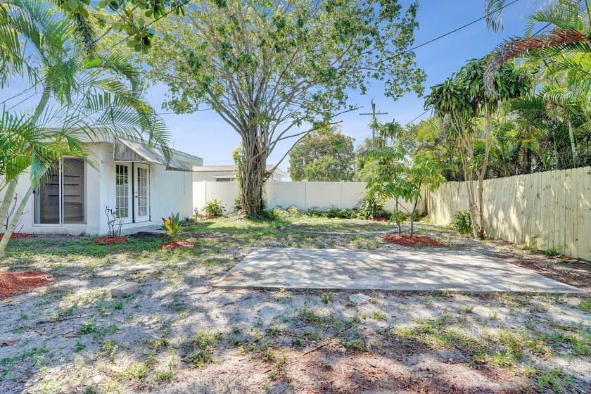 Beautiful 3/2 Single family home in Oakland park! Nicely - photo 23