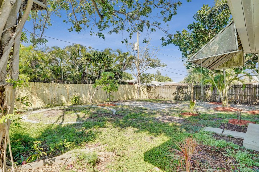 Beautiful 3/2 Single family home in Oakland park! Nicely - photo 24