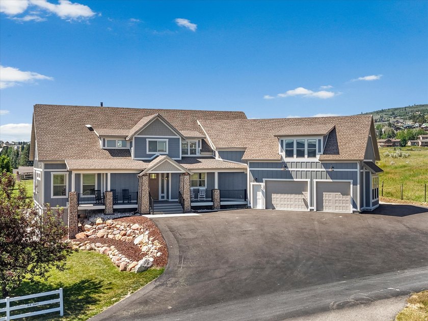 Custom luxury home in beautiful Bear Lake, designed for large - photo 3