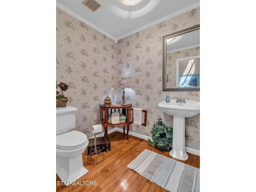 Welcome to 281 Cottage Drive, where classic lakefront living - photo 34