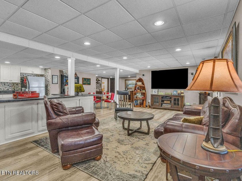 Welcome to 281 Cottage Drive, where classic lakefront living - photo 41