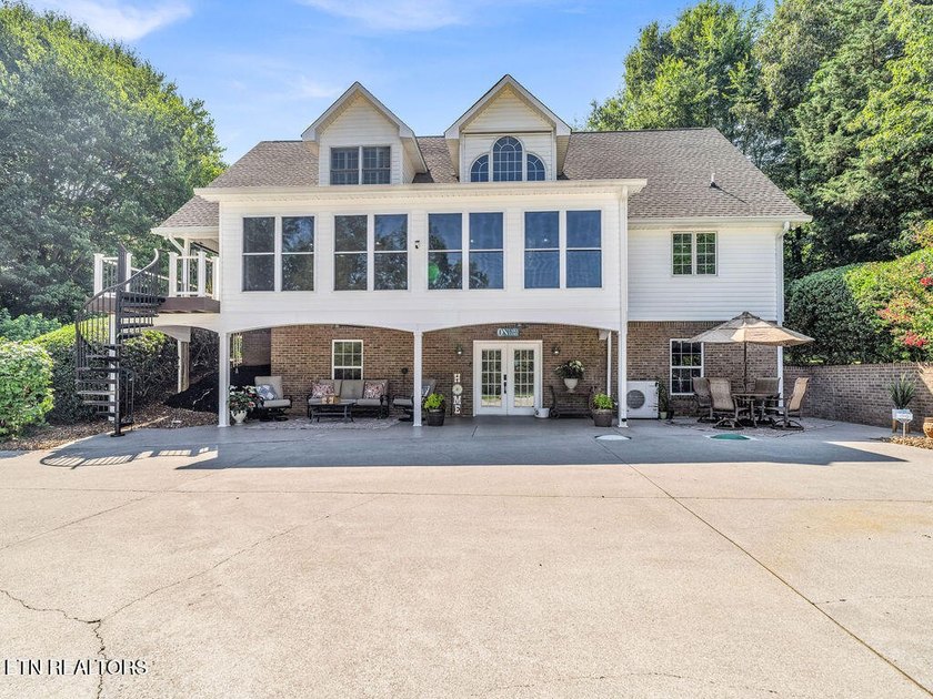 Welcome to 281 Cottage Drive, where classic lakefront living - photo 49