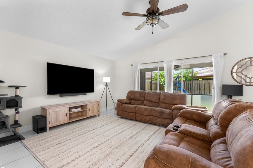 Beautifully maintained 3-bedroom, 2-bathroom home located in the - photo 11
