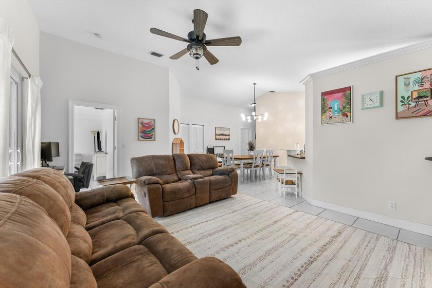 Beautifully maintained 3-bedroom, 2-bathroom home located in the - photo 13