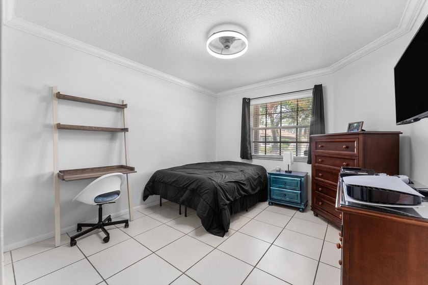 Beautifully maintained 3-bedroom, 2-bathroom home located in the - photo 14
