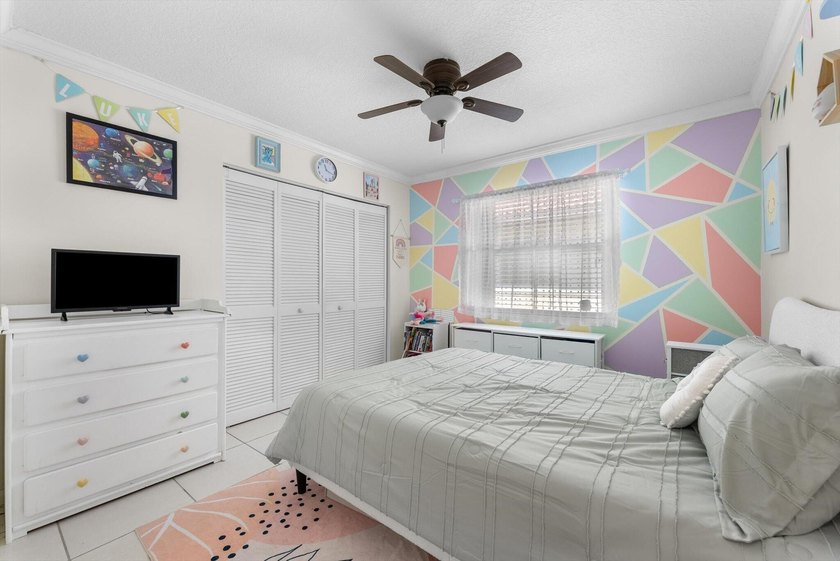 Beautifully maintained 3-bedroom, 2-bathroom home located in the - photo 17