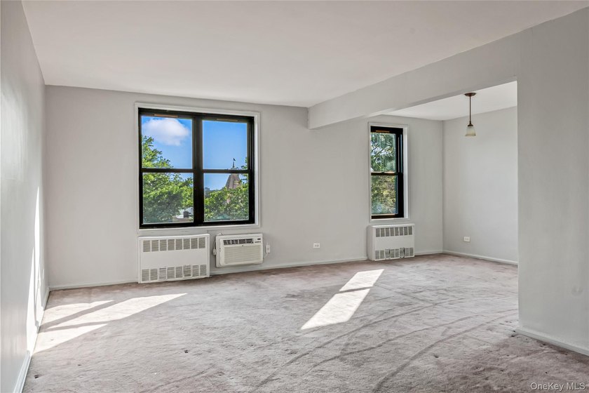 Spacious Corner 2-Bedrooms &amp; 2 Full Bathrooms at Holly House - - photo 4