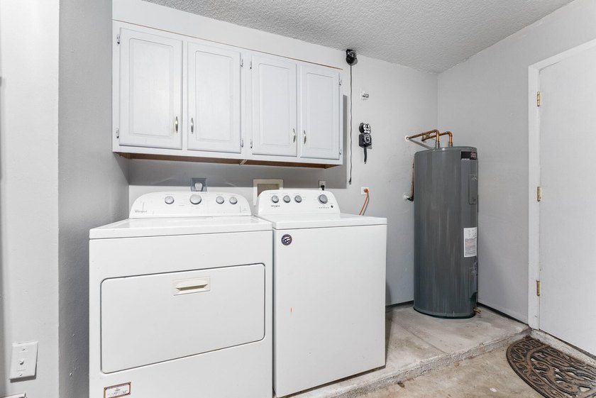 Beautifully maintained 3-bedroom, 2-bathroom home located in the - photo 24