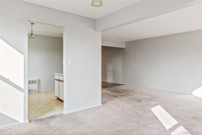 Spacious Corner 2-Bedrooms &amp; 2 Full Bathrooms at Holly House - - photo 5