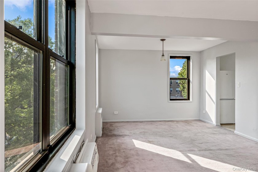 Spacious Corner 2-Bedrooms &amp; 2 Full Bathrooms at Holly House - - photo 6