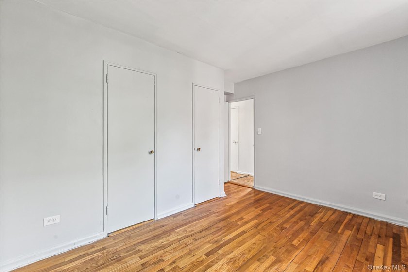 Spacious Corner 2-Bedrooms &amp; 2 Full Bathrooms at Holly House - - photo 9