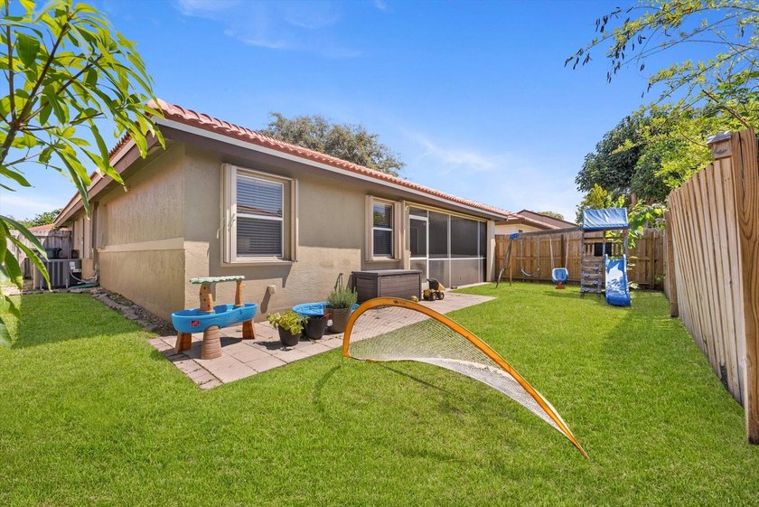 Beautifully maintained 3-bedroom, 2-bathroom home located in the - photo 29