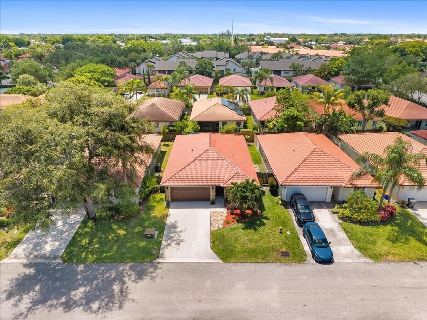 Beautifully maintained 3-bedroom, 2-bathroom home located in the - photo 31